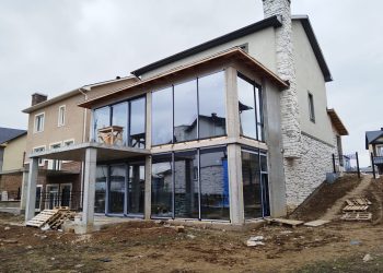 остекление пристройки загородного дома Москва